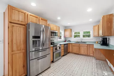 Kitchen - 15592 Cedar, Monroe, MI 48161 photo 2 of 5