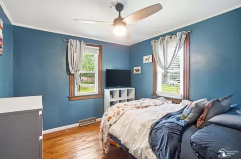 Bedroom - 15592 Cedar, Monroe, MI 48161 photo 2 of 6