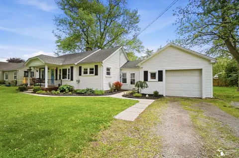 Exterior - 15592 Cedar, Monroe, MI 48161 photo 2 of 11