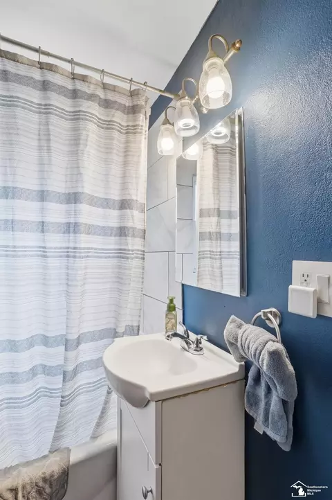 Bath - 15592 Cedar, Monroe, MI 48161 photo 2 of 4
