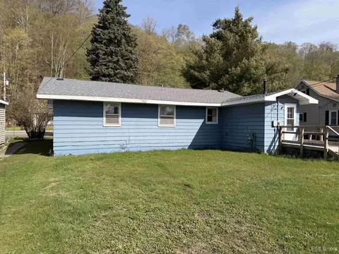 1210 M28, Munising, MI 49862