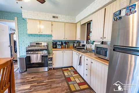 Kitchen - 1584 E Newburg, Carleton, MI 48117 photo 2 of 3