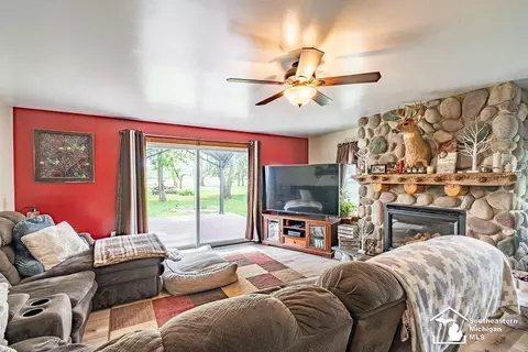 Living - 1584 E Newburg, Carleton, MI 48117 photo 2 of 3