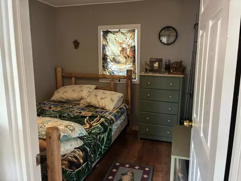 Bedroom - 5882 Lakeside, Gladwin, MI 48624 photo 1 of 2