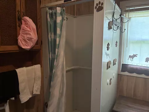 Bath - 5882 Lakeside, Gladwin, MI 48624 photo 3 of 4