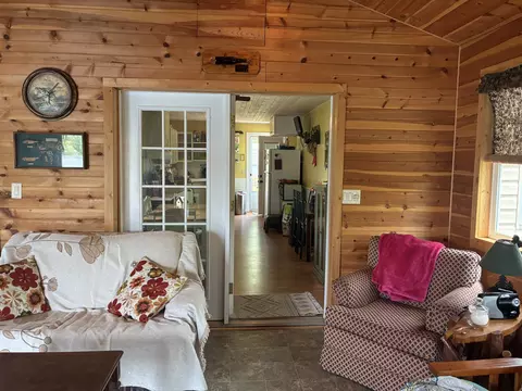 Entry Way - 5882 Lakeside, Gladwin, MI 48624 photo 3 of 3