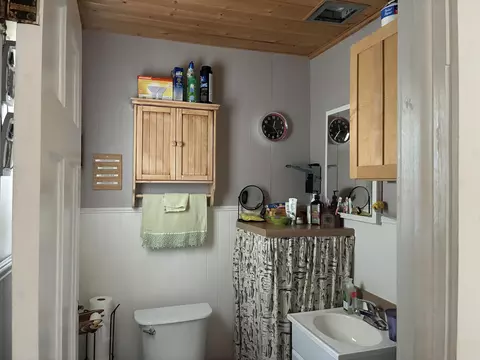 Bath - 5882 Lakeside, Gladwin, MI 48624 photo 1 of 4