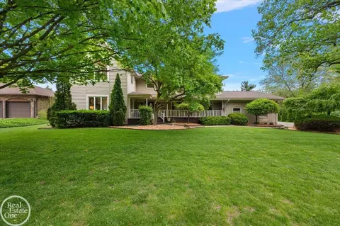 88 Aspinwall, Troy, MI 48098