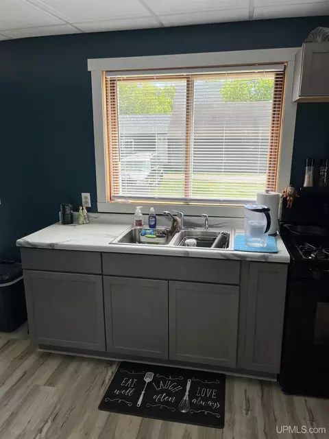 Kitchen - 702 Wabash, Ishpeming, MI 49849 photo 4 of 6