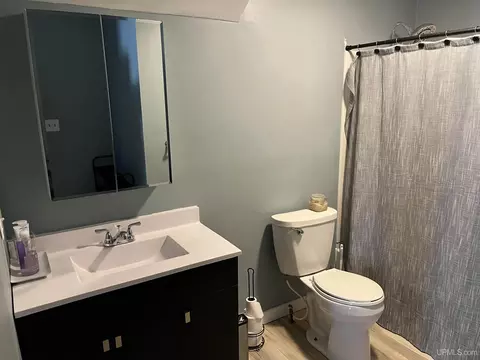 Bath - 702 Wabash, Ishpeming, MI 49849 photo 3 of 7