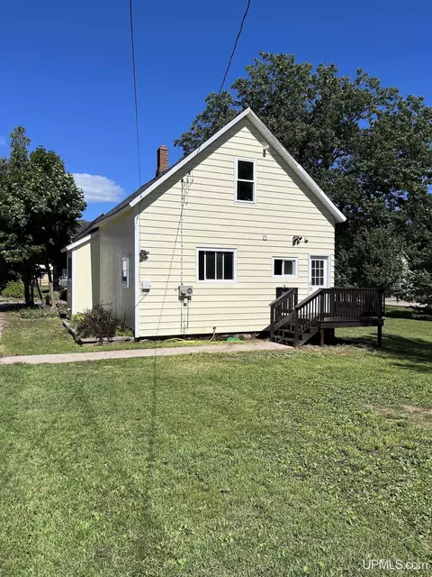 Exterior - 702 Wabash, Ishpeming, MI 49849 photo 7 of 9