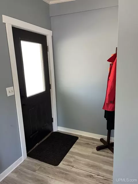 Entry Way - 702 Wabash, Ishpeming, MI 49849 photo 2 of 4