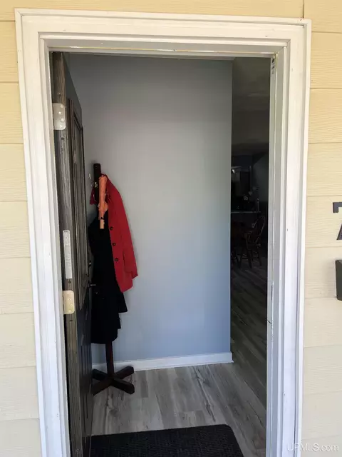 Entry Way - 702 Wabash, Ishpeming, MI 49849 photo 1 of 4