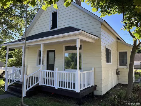 Exterior - 702 Wabash, Ishpeming, MI 49849 photo 2 of 9