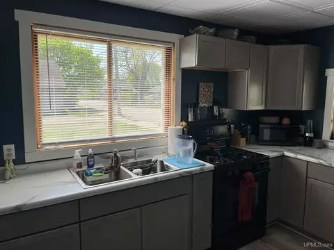 Kitchen - 702 Wabash, Ishpeming, MI 49849 photo 2 of 6