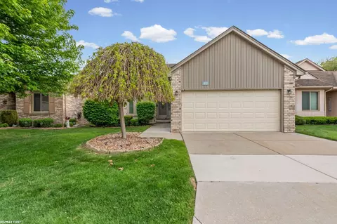 20070 Ridgeway, Clinton Township, MI 48038