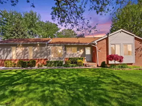 2250 Highsplint, Rochester Hills, MI 48307