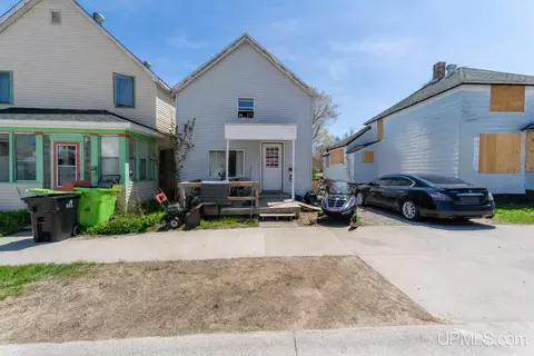115 Chestnut, Munising, MI 49862