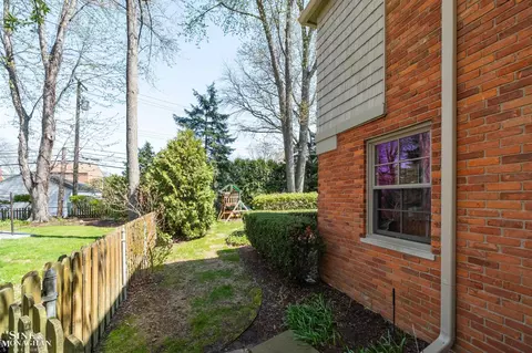 Exterior - 578 Heather, Grosse Pointe Woods, MI 48236 photo 7 of 11
