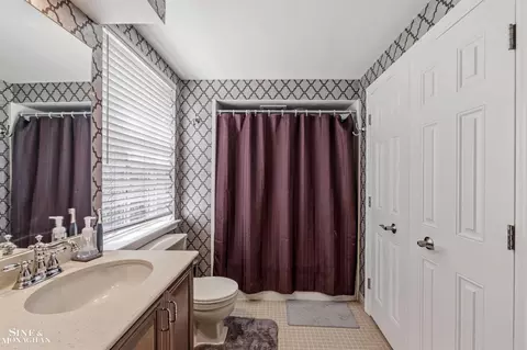 Bath - 578 Heather, Grosse Pointe Woods, MI 48236 photo 4 of 6