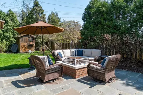 Exterior - 578 Heather, Grosse Pointe Woods, MI 48236 photo 3 of 11
