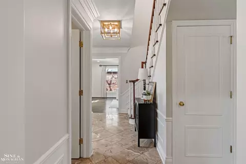 Entry Way - 578 Heather, Grosse Pointe Woods, MI 48236 photo 3 of 4