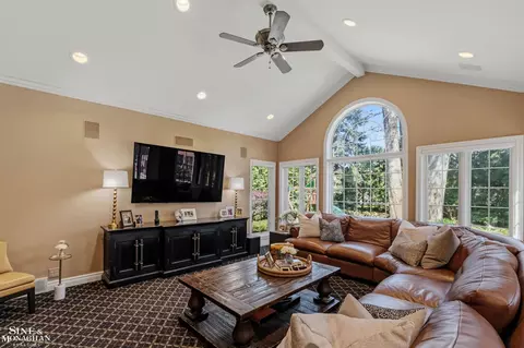 Living - 578 Heather, Grosse Pointe Woods, MI 48236 photo 5 of 10