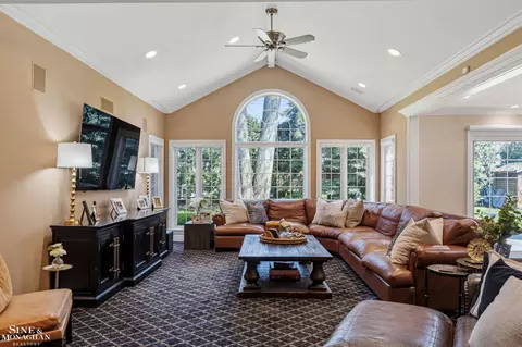 Living - 578 Heather, Grosse Pointe Woods, MI 48236 photo 4 of 10