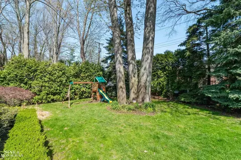 Exterior - 578 Heather, Grosse Pointe Woods, MI 48236 photo 6 of 11