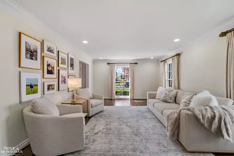 Living - 578 Heather, Grosse Pointe Woods, MI 48236 photo 8 of 10