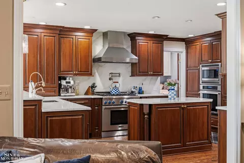 Kitchen - 578 Heather, Grosse Pointe Woods, MI 48236 photo 2 of 6