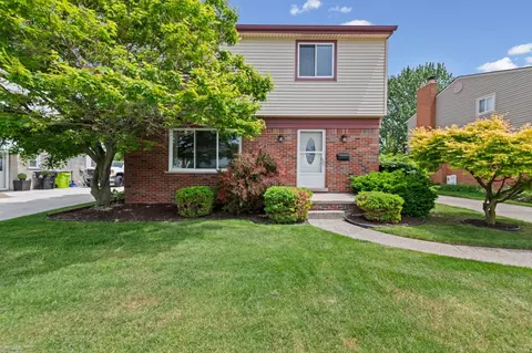 28070 Garfield, Roseville, MI 48066