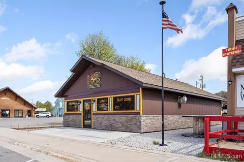 319 E Superior, Munising, MI 49862 photo 4