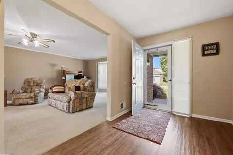 Entry Way - 45311 Nottingham, Macomb, MI 48044 photo 2 of 2