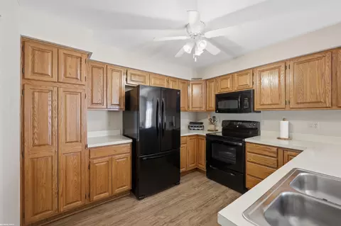 Kitchen - 45311 Nottingham, Macomb, MI 48044 photo 2 of 3