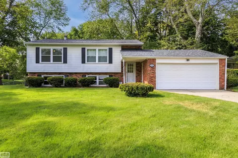6015 Brynthrop, Shelby Township, MI 48316
