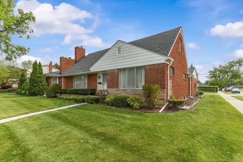 28400 Rosebriar, Saint Clair Shores, MI 48081