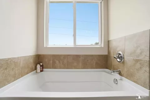 Bath - 35793 Concord, Romulus, MI 48174 photo 5 of 7