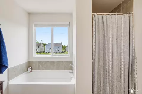 Bath - 35793 Concord, Romulus, MI 48174 photo 6 of 7