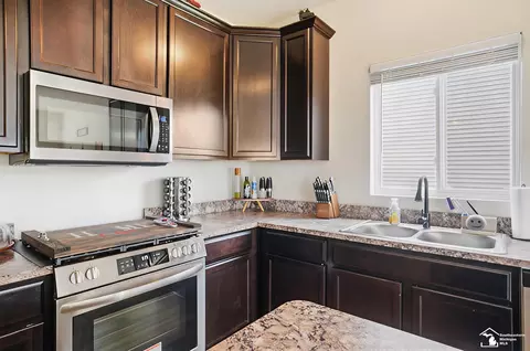 Kitchen - 35793 Concord, Romulus, MI 48174 photo 4 of 5
