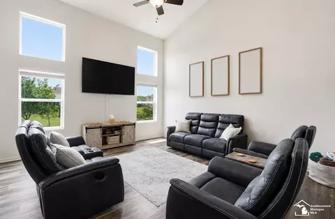 Living - 35793 Concord, Romulus, MI 48174 photo 1 of 2