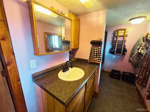 Bath - 1738 Rm, Rock, MI 49880 photo 1 of 2