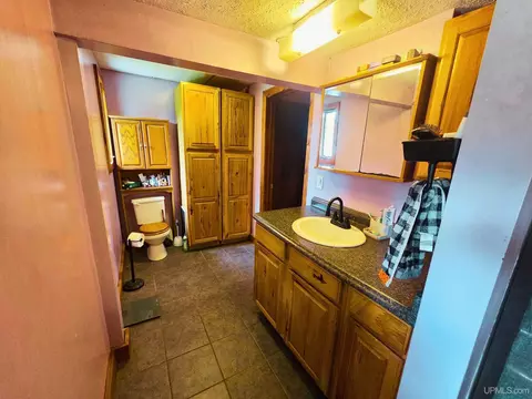 Bath - 1738 Rm, Rock, MI 49880 photo 2 of 2