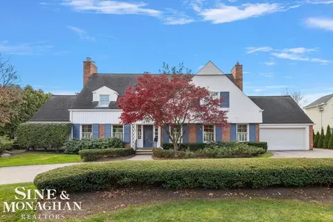 683 Lochmoor, Grosse Pointe Woods, MI 48236