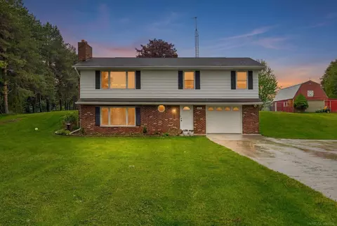 Exterior - 4394 Deckerville, Deckerville, MI 48427 photo 2 of 10