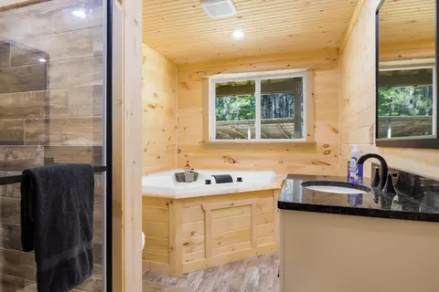 Bath - 5871 Edith Schneider, Harrison, MI 48625 photo 2 of 8