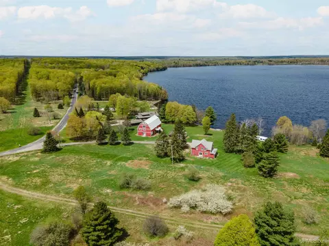 140 Sunset Shrs, Iron River, MI 49935