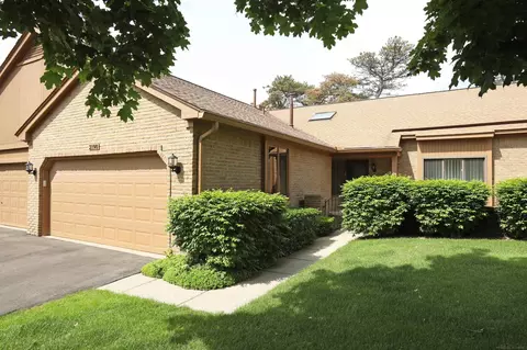 2190 London Brg, Rochester Hills, MI 48307