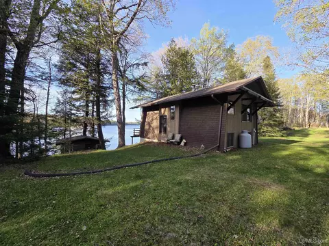 6075 E Beatons Lk, Watersmeet, MI 49969