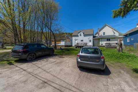 Exterior - 113 Chestnut, Munising, MI 49862 photo 4 of 5